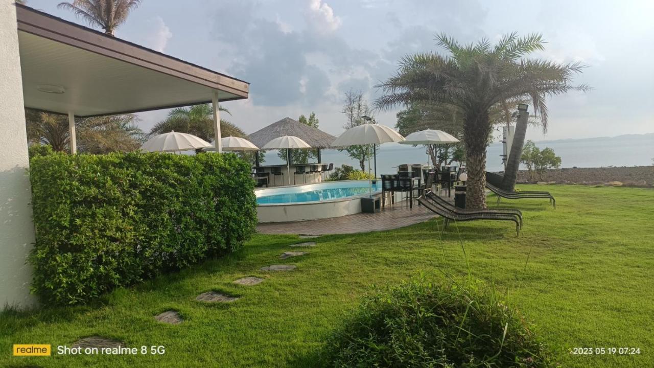 Ganze Villa Beachfront-Pool-Villa-Apartment チャン島 エクステリア 写真