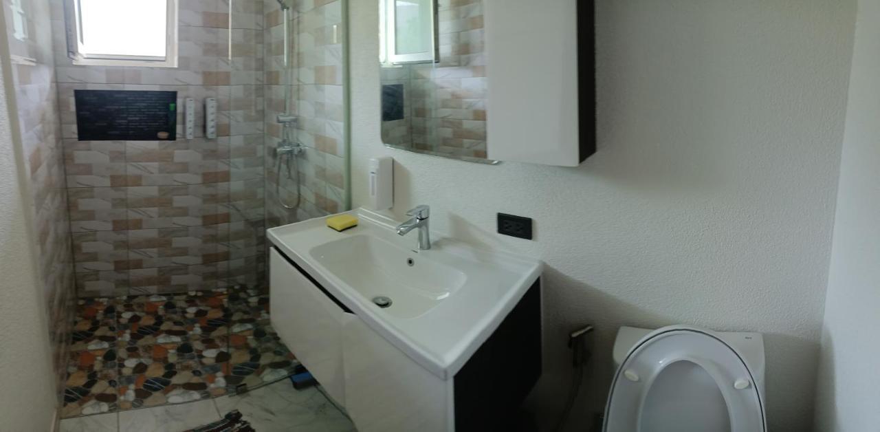 Ganze Villa Beachfront-Pool-Villa-Apartment チャン島 エクステリア 写真