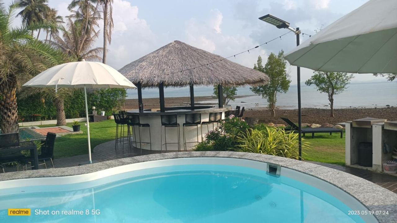 Ganze Villa Beachfront-Pool-Villa-Apartment チャン島 エクステリア 写真