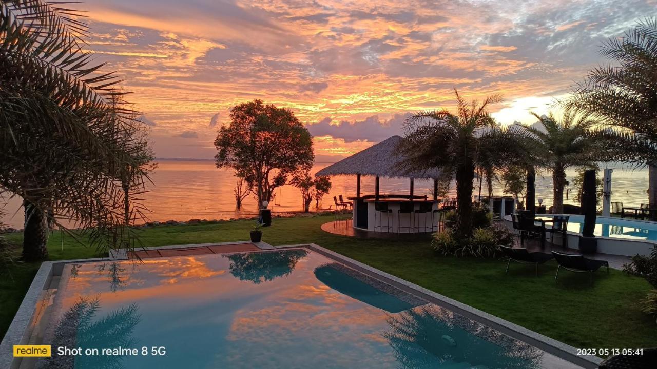 Ganze Villa Beachfront-Pool-Villa-Apartment チャン島 エクステリア 写真