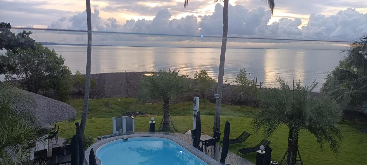 Ganze Villa Beachfront-Pool-Villa-Apartment チャン島 エクステリア 写真